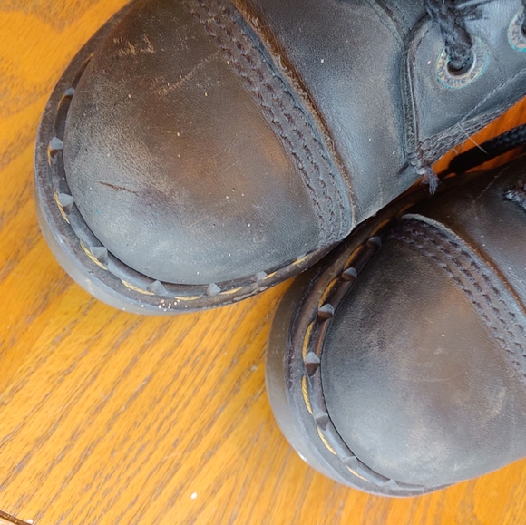 Dr. Marten 8 hole boots - Picture 8 of 9